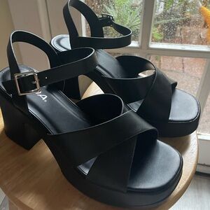NWT Black Strappy Platform Sandals